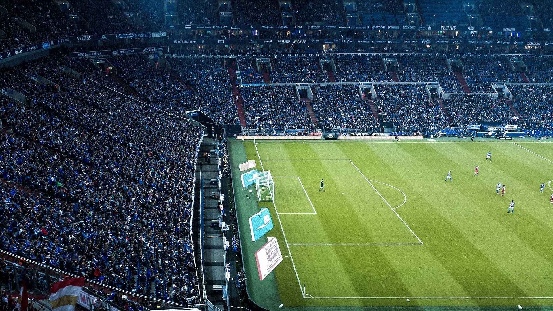 银色巨兽吞噬蓝色火焰，皮亚斯特里率梅赛德斯车队压倒性获胜