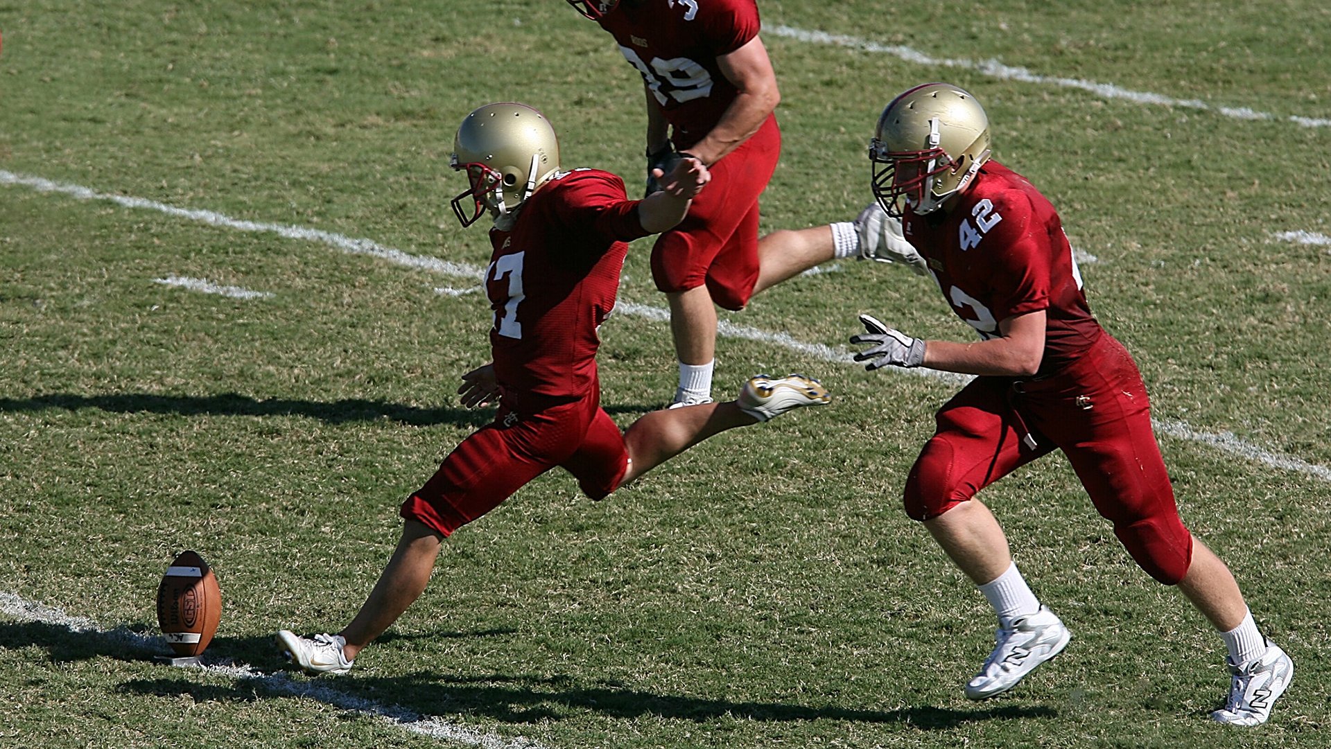 一骑绝尘的红牛，与扛起雷诺的孤勇者周冠宇